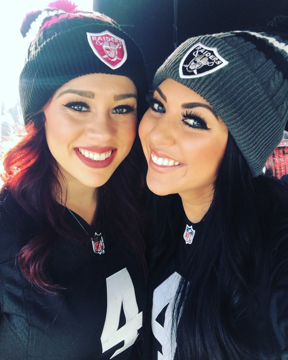 Raaaaaiiidddderrrrrsssssss!!!!! 🏈💀🏈#derekcarr #raiderspix #twinning #raidernation