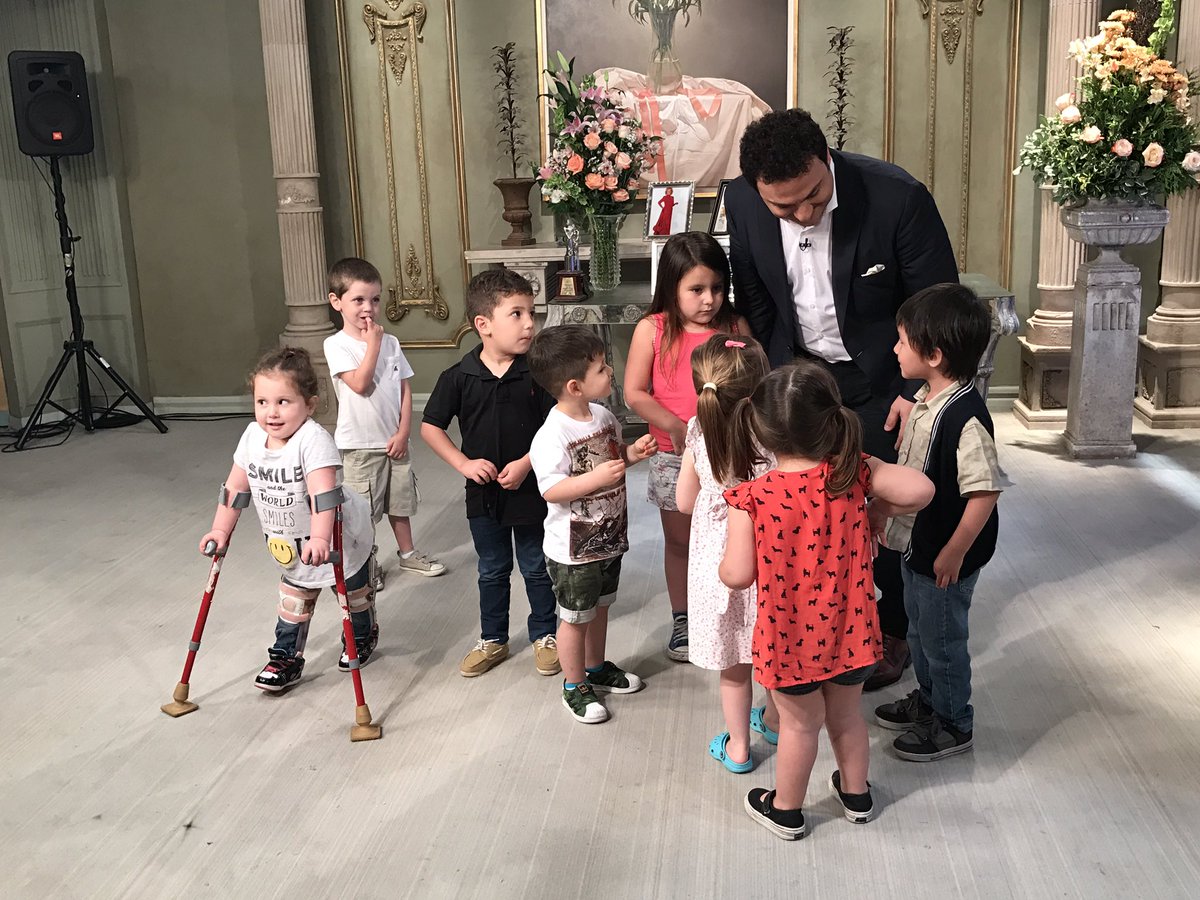 mirthalegrand's tweet photo. #TopaconMirtha en el corte @diegotopaok amoroso con todos los niños invitándolos a bailar https://t.co/wS6cRBG2GU