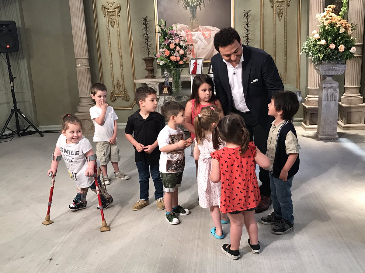 mirthalegrand's tweet photo. #TopaconMirtha en el corte @diegotopaok amoroso con todos los niños invitándolos a bailar https://t.co/wS6cRBG2GU