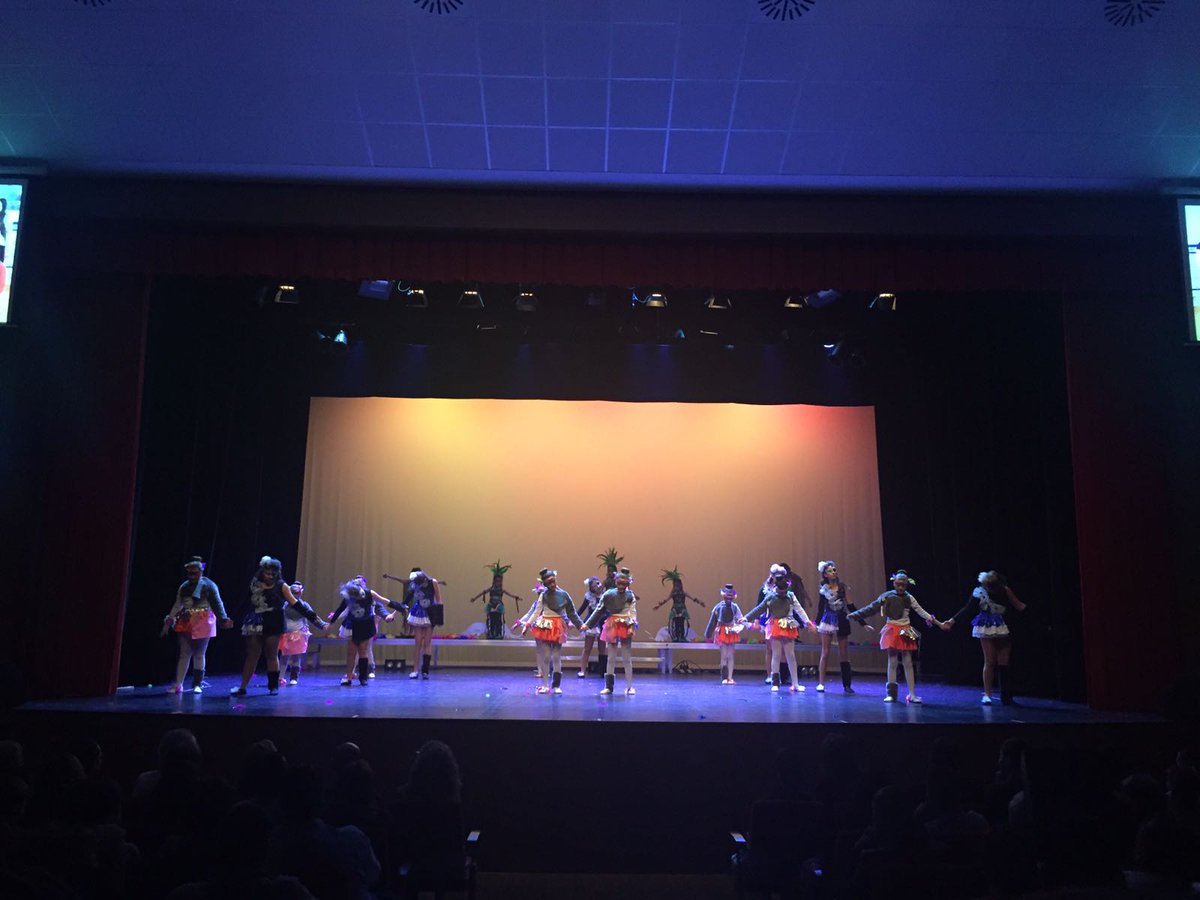 telesafor_'s tweet image. #festivalinfantil @falles_Gandia actuació  @FallaMosquit amb Instint animal.