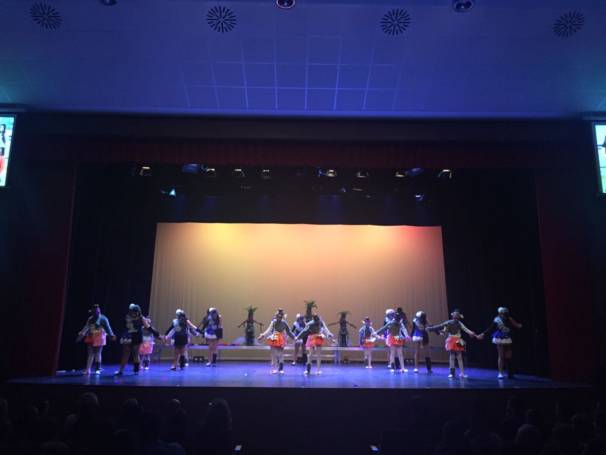 telesafor_'s tweet image. #festivalinfantil @falles_Gandia actuació  @FallaMosquit amb Instint animal.