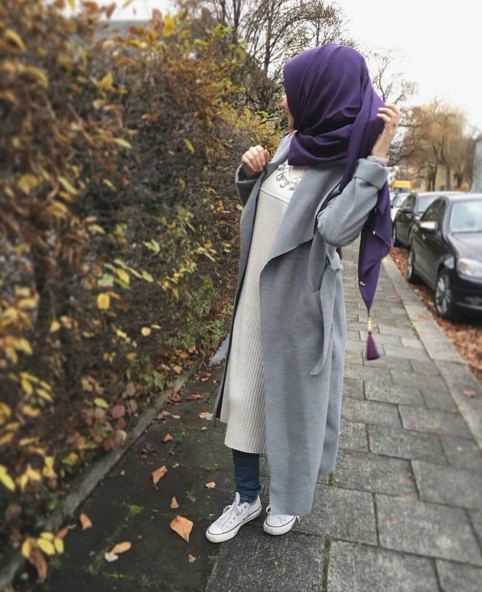 تغيب وتعود ..
لتتفقّد فقط بأنّ القلب الذي تركته في العراء لم يسرقه غيرك ..! 
نـۋڑســٰں••✿