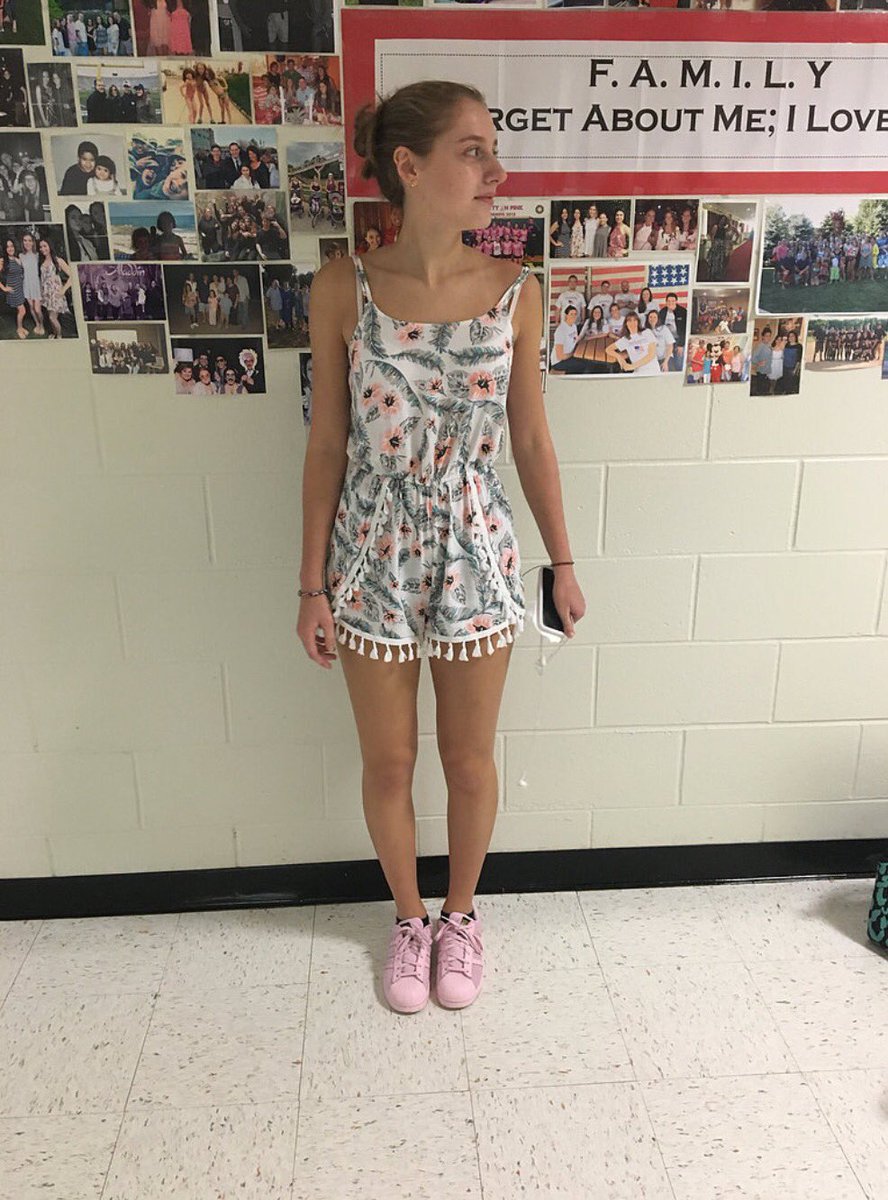 THEFORUM_HP's tweet photo. Take a look at some of the most fashionable looks at HP on the online forum!👗✨ https://t.co/2Y9dG4P3yP https://t.co/3nE7Jo0ANU
