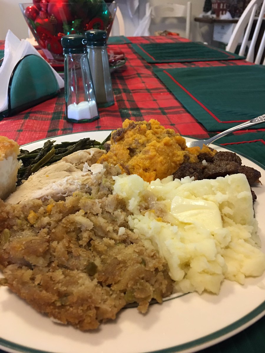 maganonna's tweet photo. Thanksgiving dinner round 2 #WatchOutForThat #WhereAreMyStretchPants https://t.co/jcP99PTohL
