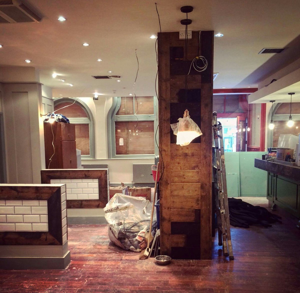 ClocktowerSN's tweet photo. Some exciting pictures of the new Portland Arms pub opening up on Portland Rd near the Leisure Centre! Another fab pub hopefully! https://t.co/bIUnI9ajXF