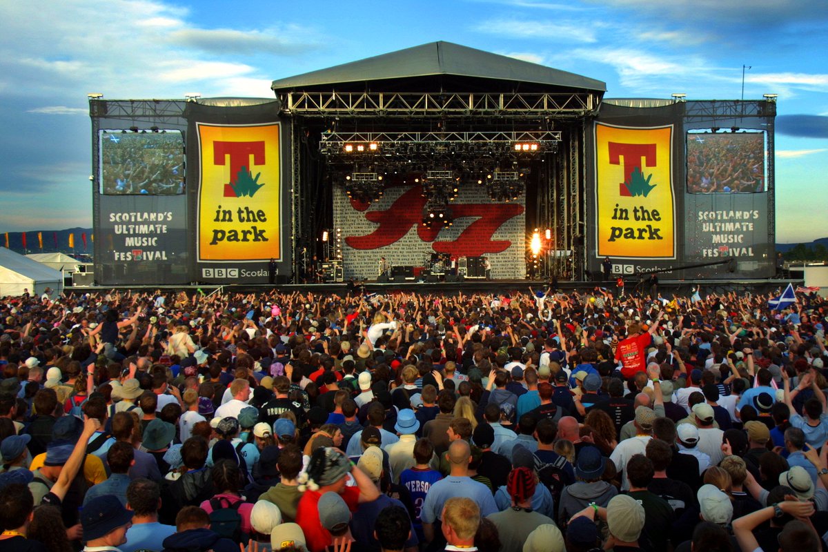 2002 - <a href="/foofighters/">Foo Fighters</a> on the Main Stage #TITPmemories