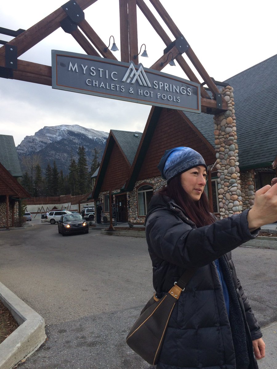 Mommyisweird's tweet photo. Thanks for the amazing weekend @MysticCanmore #travelblogger #mysticweekend #hotpool https://t.co/yr5Il80MGD
