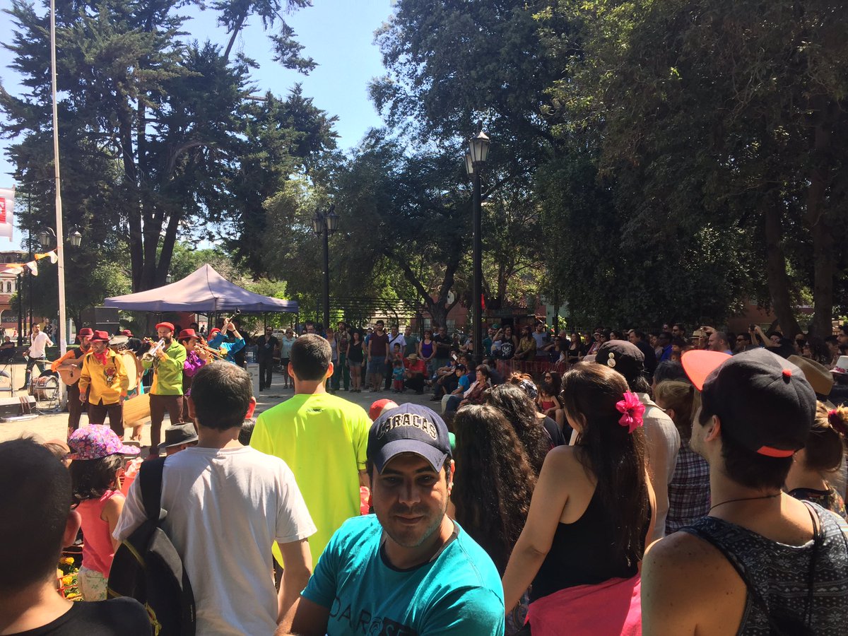 FitkaChile's tweet photo. HOY HOY HOY!!! 🎪
Úuuuultimo día de FITKA 2016. En la Plaza ya estamos instalando y esperándolos. Traigan a toda la familia! https://t.co/aOFR0hcyWu