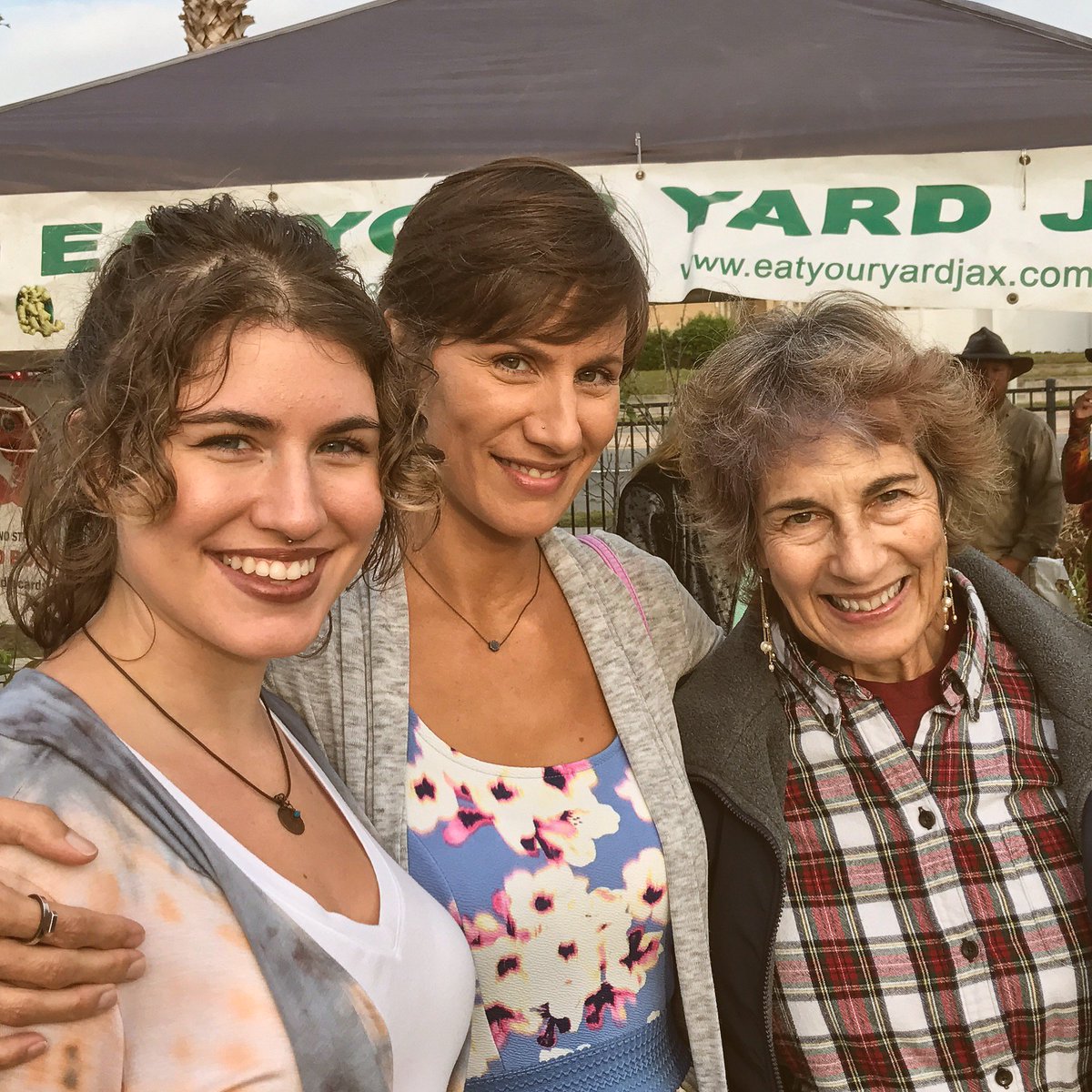 Lots of love in this warm photo of #kelsibrowne #MaryBrowne and #ClaireHolland @beachesmarket… instagram.com/p/BNTMB9uBolG/