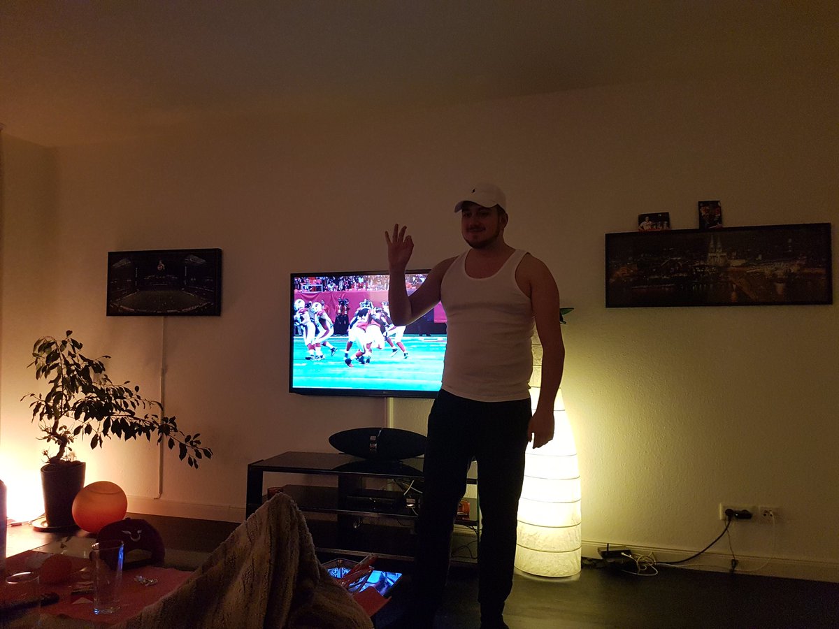 MaXBOX95's tweet photo. @Icke41 @ransport  Bitte dieses Bild zeigen... Haben eine Wette am laufen...
#ranNFLsuechtig #rannfl  #rannflasi #jedenverdammtenSonntag https://t.co/cL3A9GUMFd