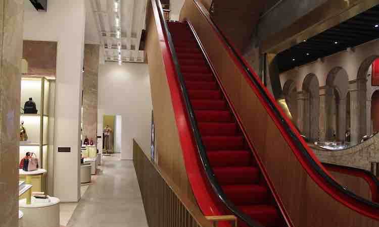 ilPastellatore's tweet photo. T Fondaco dei Tedeschi  #venice lo #luxury #store nel cuore di #Venezia https://t.co/46eiWFGrMX #prestige #Brands #food #wine #GOLD https://t.co/t375lmaqwP