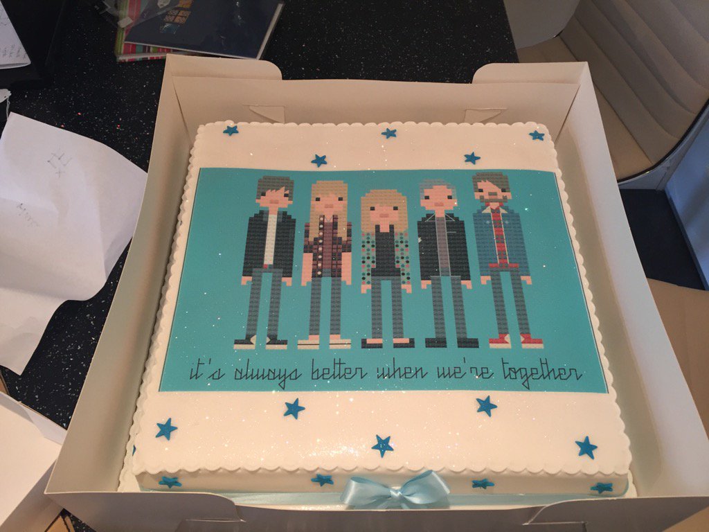hanleyPa's tweet photo. Thanks to @8bitnortherner and Peter Herd of Wilmslow for @juliehanley1 's amazing birthday cake!!! https://t.co/SDzBPqItXu