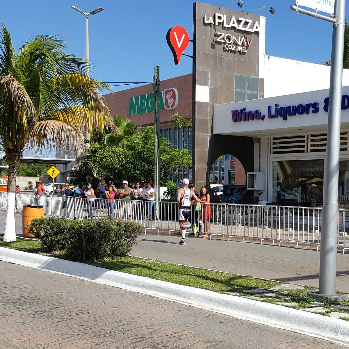 machineparty's tweet photo. #IMCOZUMEL #ImCoz #cozumeltri https://t.co/D3Oqk6so8G