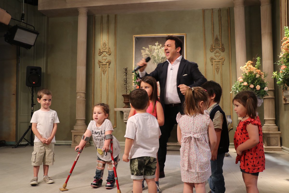 mirthalegrand's tweet photo. Gracias @diegotopaok por la alegría que repartiste a los niños hoy #TopaconMirtha https://t.co/qtqztEgYwB