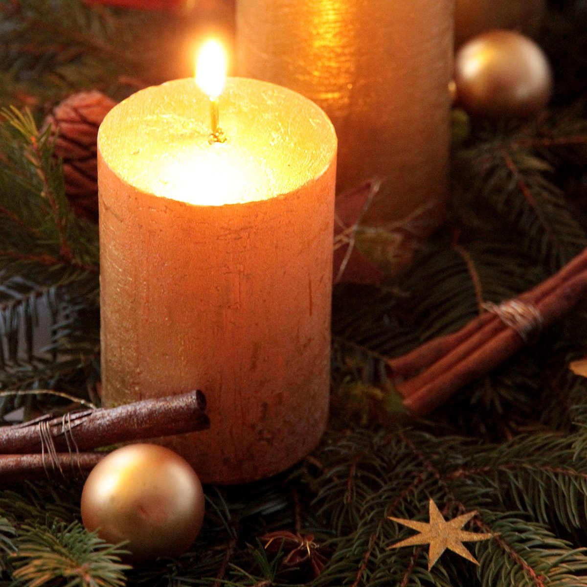 Auch wenn noch kein Schnee liegt, zumindest bei uns im "Tal" – wir wünschen euch einen besinnlichen 1. Advent. 
#advent #foodblogdays #xmas