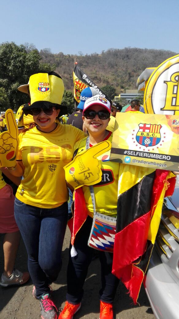 RadioRumbaEc's tweet photo. Radio Rumba Network esta en todas!! #selfierumbero #ClasicoDelAstillero https://t.co/kC0mscc9Cr