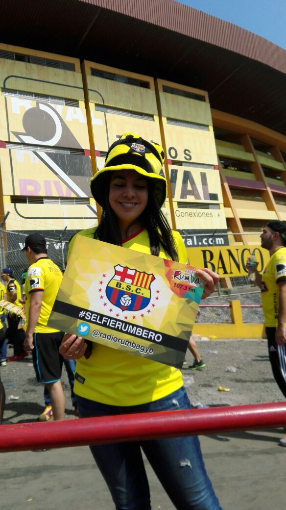RadioRumbaEc's tweet photo. Sigue nuestra transmisión on line por el Facebook #RadioRumbaNetwork https://t.co/mZ8F9yFCYW