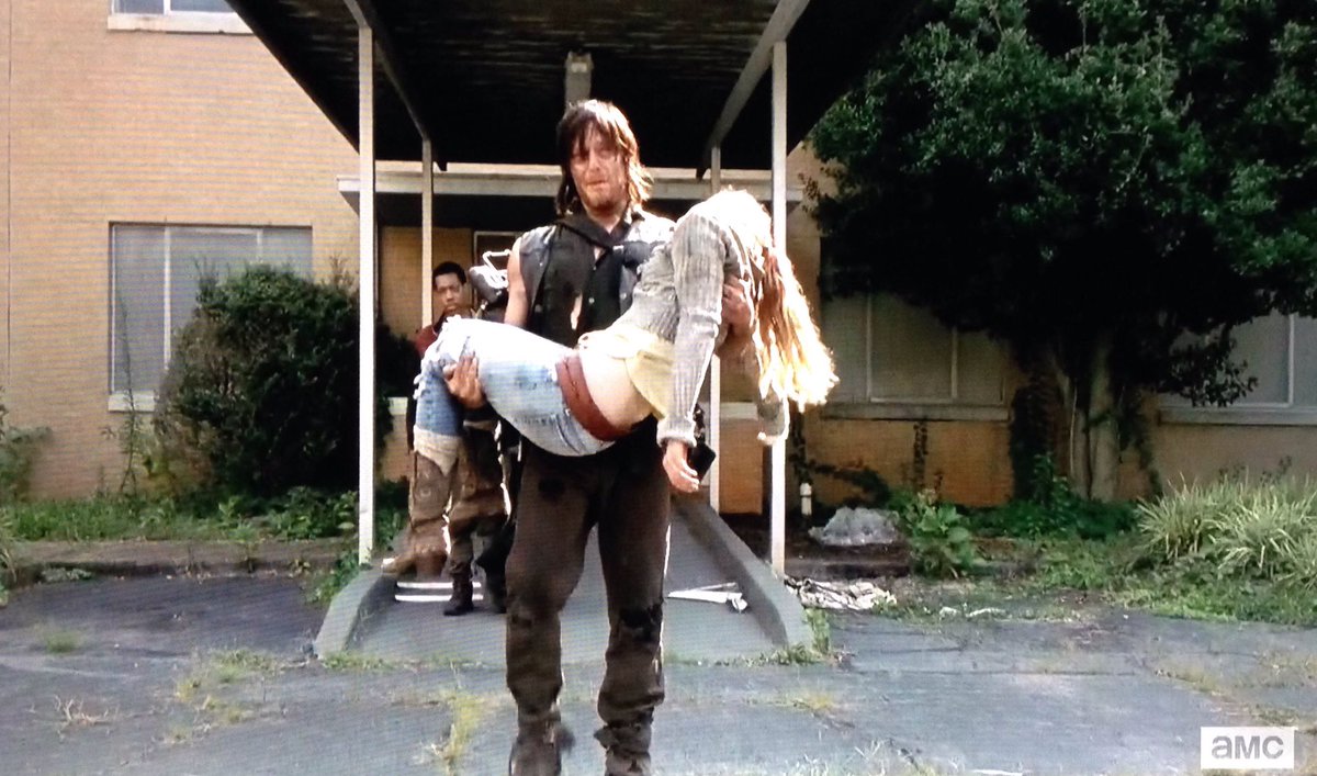 _thxwxlkxngdxxd's tweet photo. Beth's death was so unnecessary! I'm still not over it 😭 #RIPBethGreene #TWD https://t.co/oSrfhq0C4J