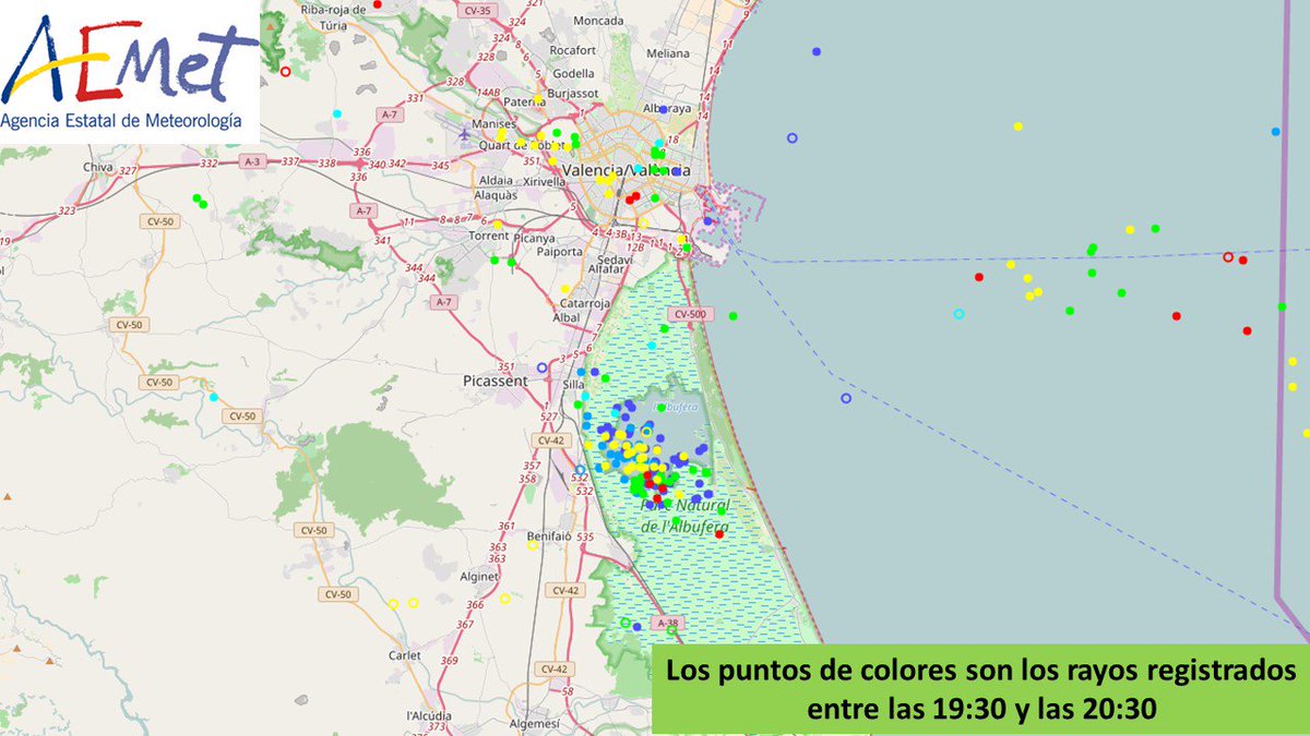 AEMET_CValencia's tweet photo. Gran cantidad de rayos generados por las dos tormentas, la de Valencia y la del sur de Alicante. Imágenes de rayos de la última hora. https://t.co/VwfiRSp2Z3