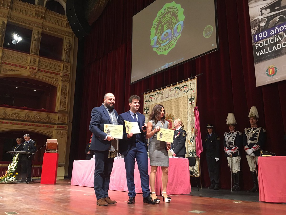 la8valladolid's tweet photo. Orgullosos de nuestros compañeros @eduardokilez @ivanalapiana por el conocimiento público de @PoliciaVLL 190 años y @AyuntamientoVLL hoy https://t.co/xaCv9EeWjg