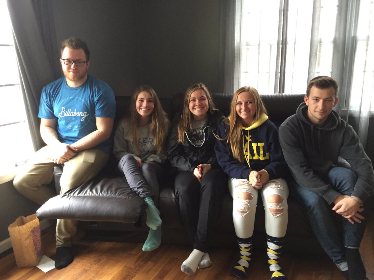 PhotosbyDylan1's tweet photo. Part of the daycare squad reunited yesterday. #11thAve https://t.co/pBjOgyuy98