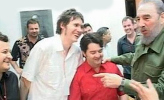 Excelsior's tweet photo. El primer encuentro de #FidelCastro con el #rockanglo. https://t.co/S3RzsEcGxL https://t.co/0mBWI9gyIL