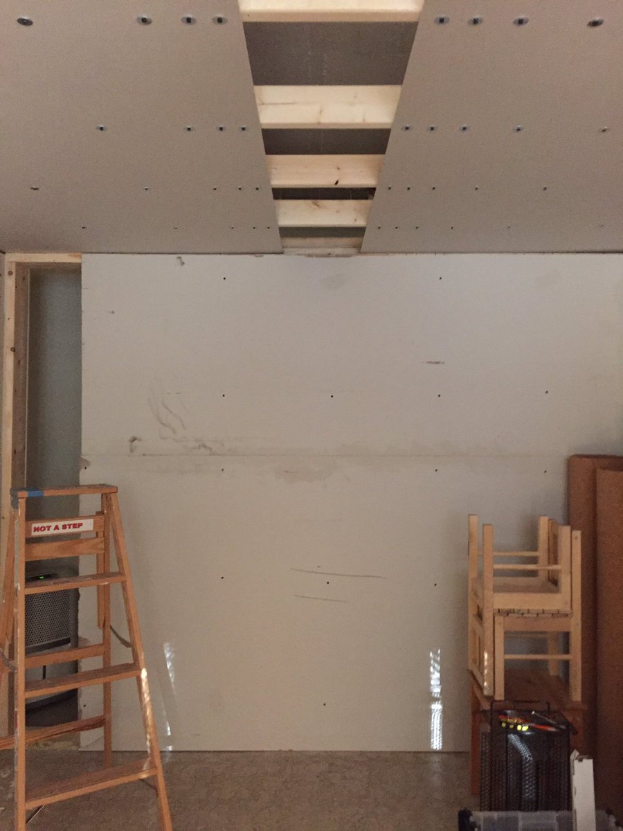 JamieParkerTune's tweet photo. | 11/27/2016: Ceiling continuing, from front & back #DoneSoon #DioramaStudio https://t.co/uo04OVyfRF