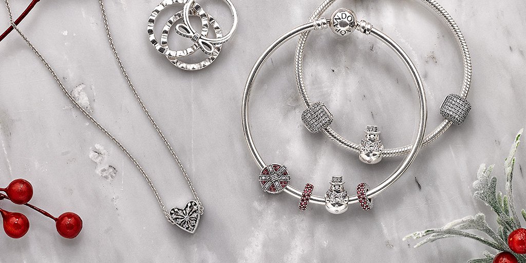 PANDORA_NA's tweet image. Upgrade your holiday favorites with a sterling silver finish. #TheJoyOfGiving go.pandora.net/2gldruH