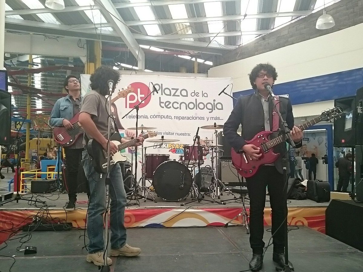 delauraoficial's tweet photo. Ya estamos en el soundchek ¡nos vemos a las 3! #MiPoderDeLosDomingosEs tocar #Delaura #PlazaCoacalco #DomingoDeRock https://t.co/fXQHMjcF16