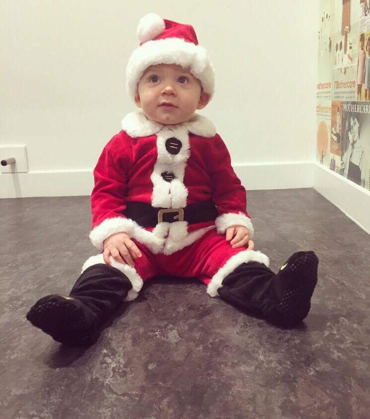 JanuarySings's tweet photo. My boy met Father Christmas for the first time today 😭😭😭😭❤️ #Chrismas #SantaClaus #son #myheartmelts https://t.co/hviTuYwyG1