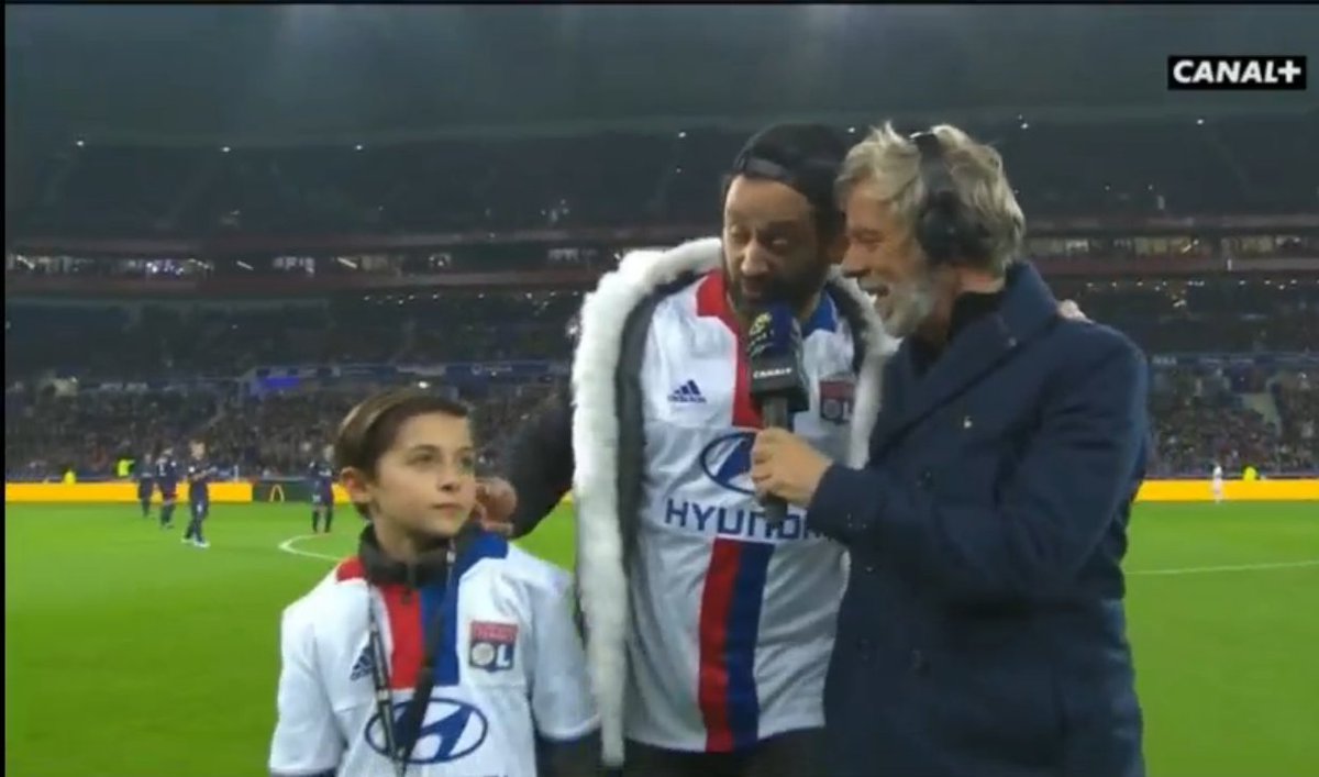 "T'as prévu qqchose Cyril ?
-Delormeau va se déguiser en arbitre et faire croire à Lacazette qu'il va y avoir un penalty pour l'OL" #OLPSG