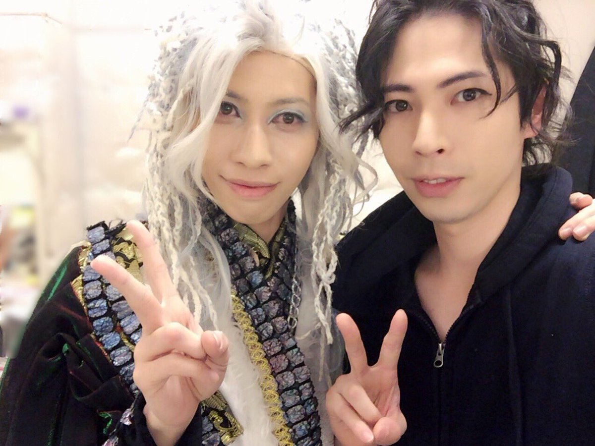 武内恭彦 Na Tviteru 11月27日夜公演にご来場頂いた皆様 有難う御座いました 昨日夜公演の前説は チーム同心 そしてwキャストの蛇頭千役 池田明日香くんは昨日が千穐楽でした 舞台上での妖艶な振る舞いと紅白での勇姿を目に焼き付けました あまつきつねの鬼灯