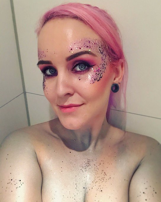 Post #IAMX shower time #SuicideGirls @SuicideGirls #sguk https://t.co/fFJlrFU2cT<a href="/tag/iamx"class="tags">#IAMX</a><a href="/tag/suicidegirls"class="tags">#SuicideGirls</a><a href="/tag/sguk"class="tags"><span>#sguk</span></a>