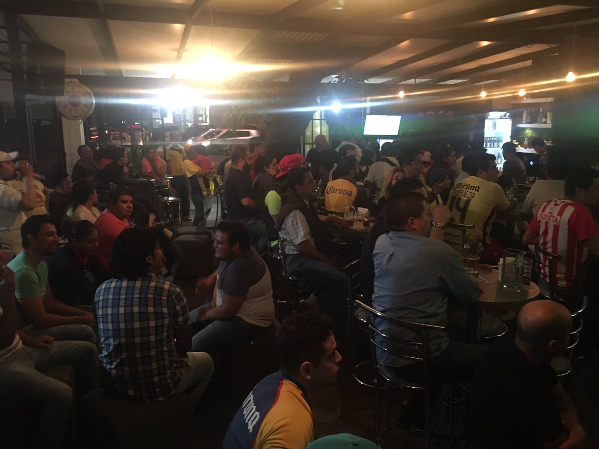 Ufemia_Bar's tweet photo. Casa llena hoy en #Ufemia disfrutando del #AméricavsChivas ¡Gracias! https://t.co/MyJSDeDRkd