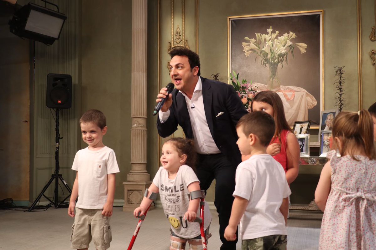 mirthalegrand's tweet photo. Y más me gustó que @diegotopaok bailara con todos ellos! #TopaConMirtha https://t.co/Bxw7uv59ZQ