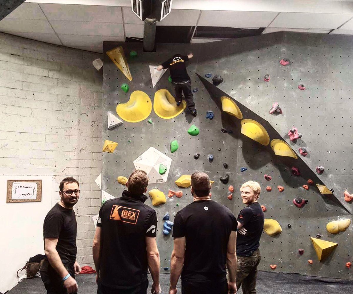 Wee crusher at @eicaratho showing the men how to climb 😂#PowerOfYouth #StrongYouth