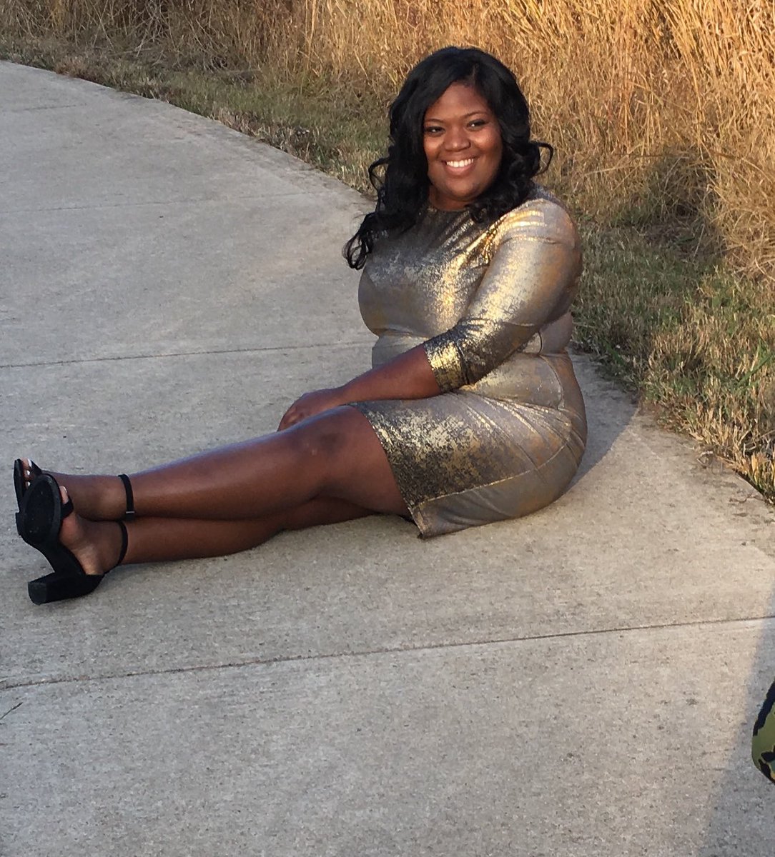 _PrettyInnocent's tweet photo. December 16🎓👑 https://t.co/LS6TTwnYJ3