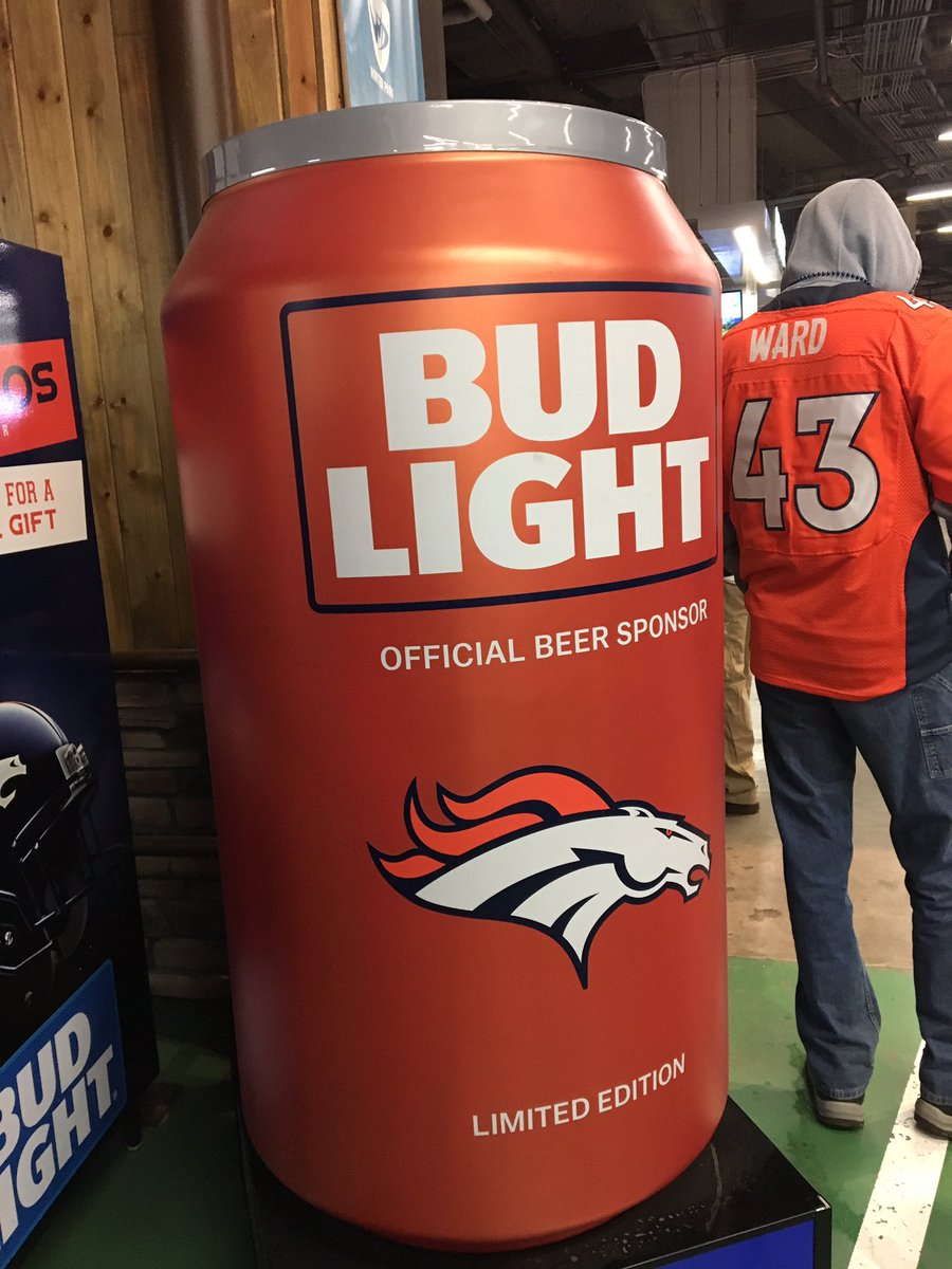 lcy13's tweet photo. #MyTeamCan #Broncos198 Go Broncos! https://t.co/TV3Ct2wU77