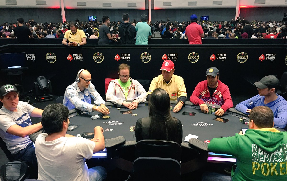 SuperPoker's tweet photo. Estamos de volta com o dia 1C do ME com @xuxascherer @fragabob e @JeffGrossPoker na mesa da TV! #BSOPMillions https://t.co/rmzIfZ4Ncr https://t.co/2FSBM6T9TZ