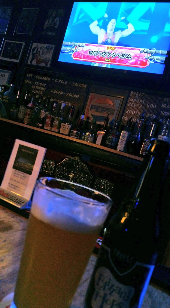 Badmoneyslim's tweet photo. #FeelGoodJones...
@TherealRVD @ #WK5...
#RetroReplaySunday in the @sqrdcrclesaloon...
#FightsAndPints
🍻 https://t.co/Hh2ljJLy1X