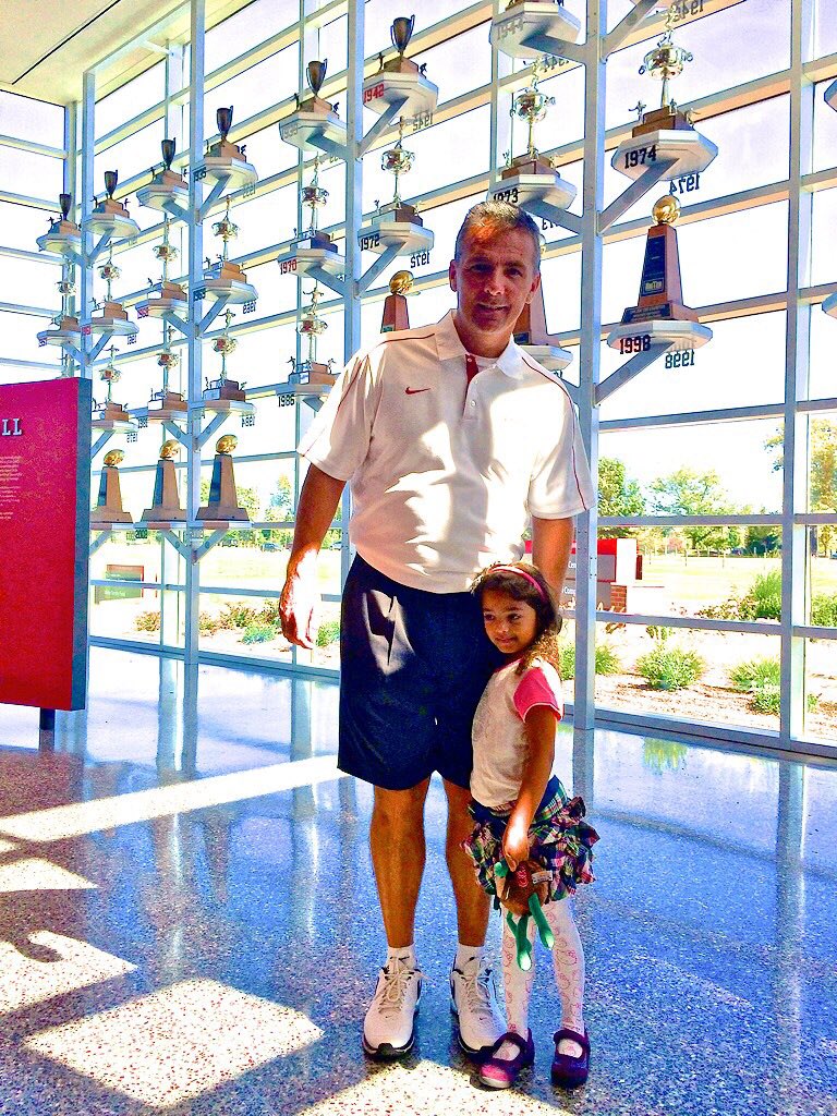 BuckeyeBooks4U's tweet photo. @spinnershells what do u think of Emersons portrait of her moment meeting @OSUCoachMeyer #GoBucks https://t.co/u1W1bg6J9s