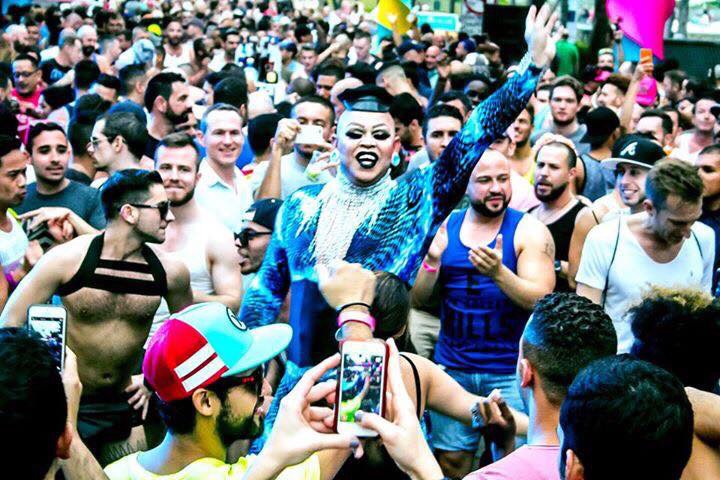 ThePalaceSoBe's tweet photo. Ready for a #PalaceSobe #BlockParty?! #Free #NoCover #WhiteParty2016 #WhitePartyWeek #DJGSP #ErezBenishay #DJGigi starting at 5pm! https://t.co/KEcB3oPzNe