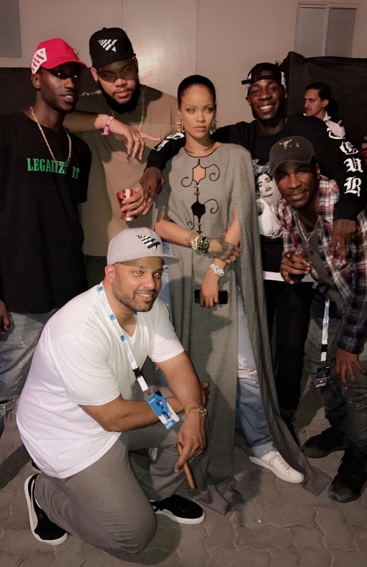 RihSnapchat's tweet photo. SQUAD😈 https://t.co/KfkKd9ZSvC