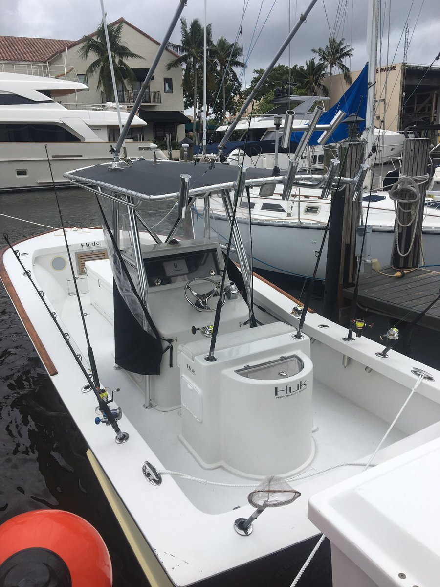 LauderdaleFish's tweet photo. Sitting at Southport Raw Bar with the boat. https://t.co/34B7Q5a83X