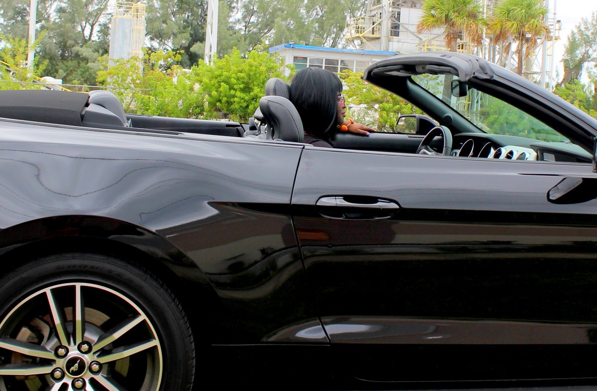 SassyAutoChick's tweet photo. 2016 #MUSTANG COUPE STIRS UP EMOTIONS! #ford #FordTrends #furtherwithford #fashion #fblogger #styleblogger #auto https://t.co/8A0Je4GBYm https://t.co/TEknWfcOTc
