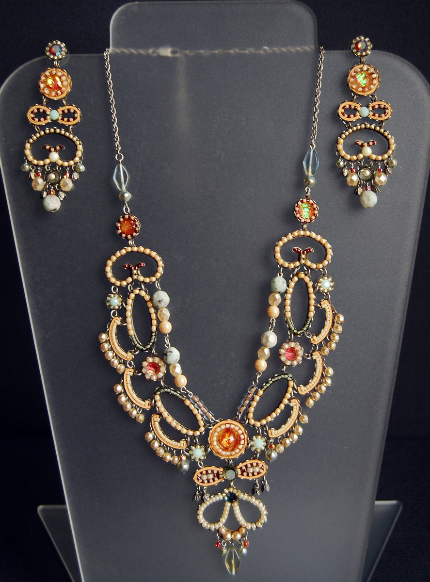 alisaamazingvtg's tweet photo. Stunning #AyalaBar Necklace &amp; Earring Set - On Sale for 5 days!  She'll love you for it!
https://t.co/Tdwc2gsIGB
#ChristmasGiftIdeas #gift https://t.co/bUOVibpQbn
