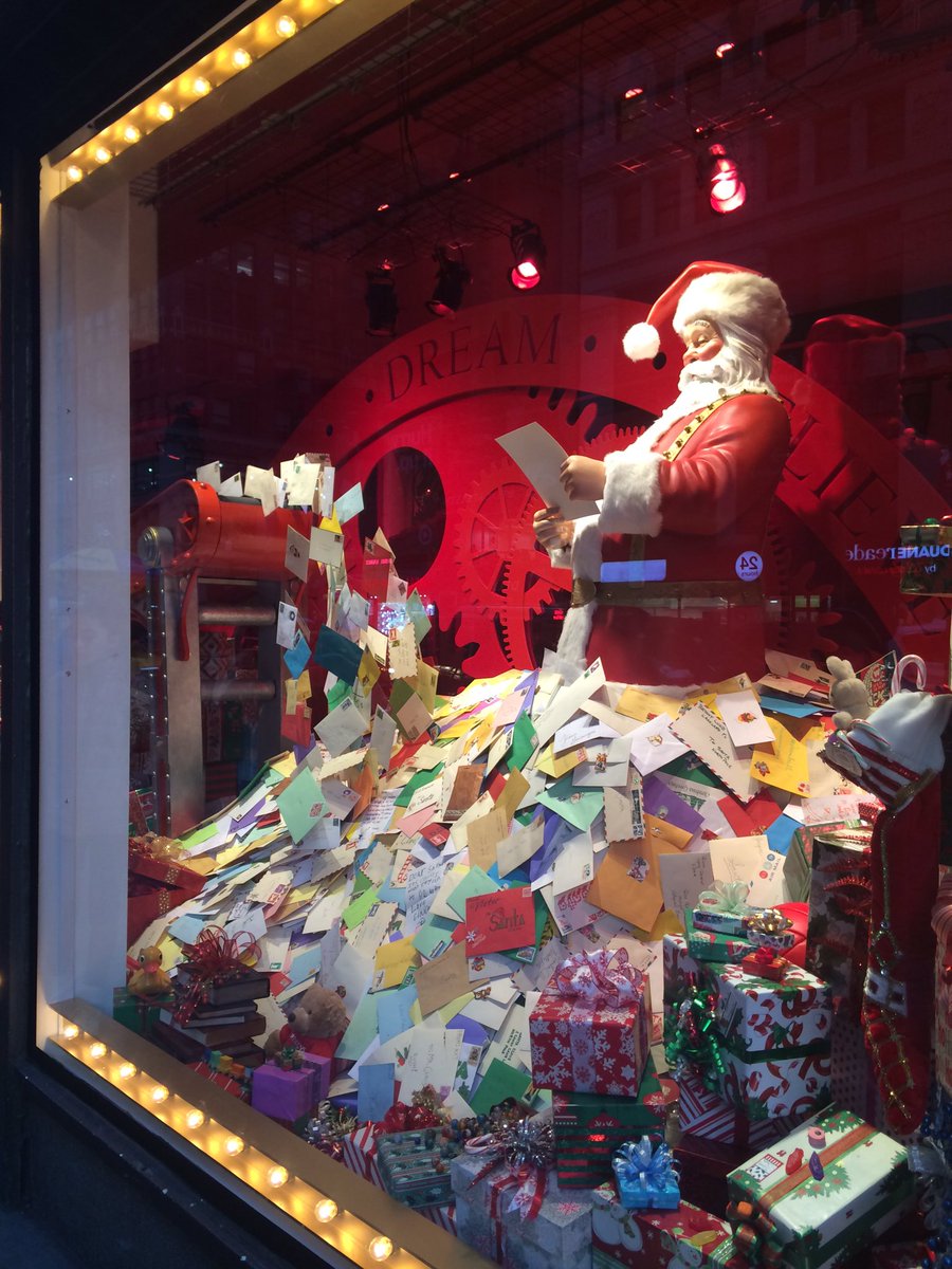 christa42's tweet photo. Nothing like NYC right b4 Christmas time explodes #macyswindow https://t.co/SX3bZCR0Iy