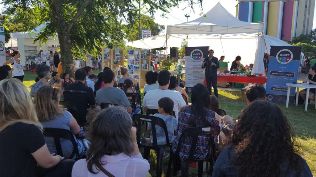 CeDIPF's tweet photo. En el Biomercado, presentamos con mucho orgullo el trabajo de nuestro Jardín junto al Jardín #Montessori Rosario. https://t.co/KHPfu0j6sQ