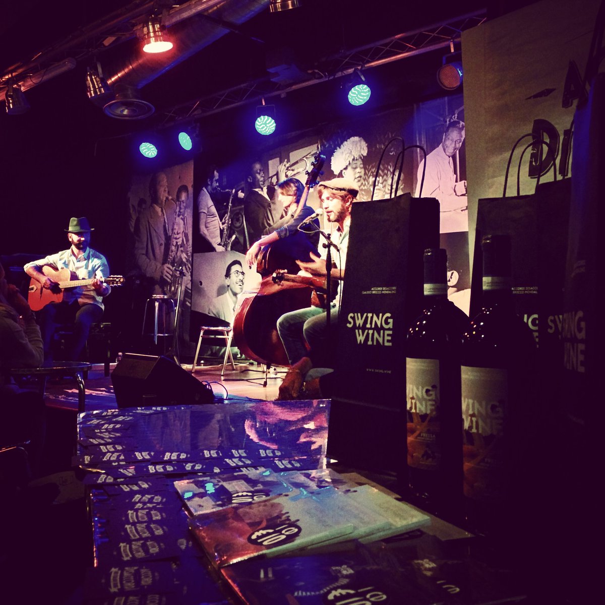 AccorDisaccordi's tweet photo. La #JamSessionManouche é iniziata! #Torino #Manouche @PiemonteJ https://t.co/sDJsvyZgRx