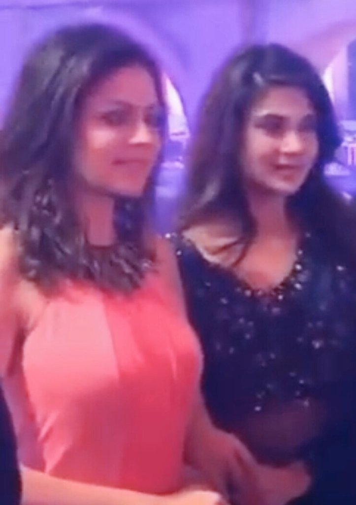 JenWingetTeam's tweet photo. Our DMG girls @jenwinget @drashti10 linking arms &amp; posing away with fans 😍😍 I vote #JenniferWinget for Beyhadh #TVPersonality2016 @BizAsia https://t.co/VK1j7f8xil